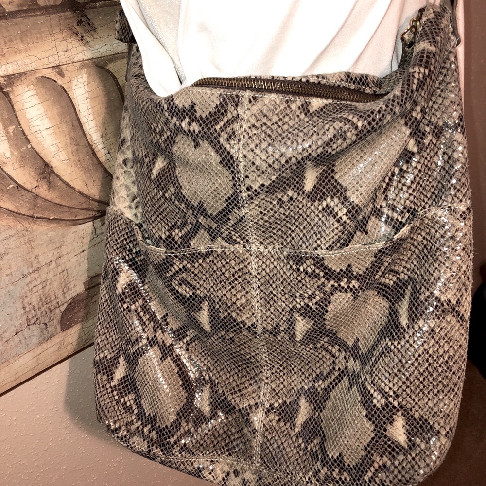 NWOT Cynthia Rowley Python Snakeskin Leather Large Shoulder Bag Purse - Picture 4 of 16